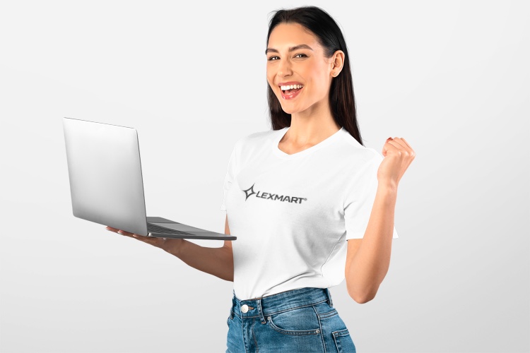 Arbeit mit KI-Anwendungen am Laptop